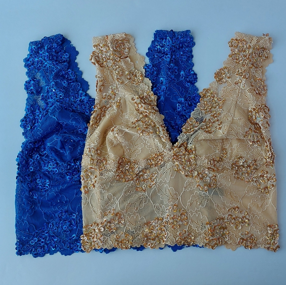 Set of 2 crop tops blouse in beige and blue color.